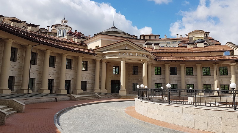 Поставка массажного терапевтического стола с подвесной кинезитерапевтической установкой для многопрофильного МЦ ГУТА КЛИНИК